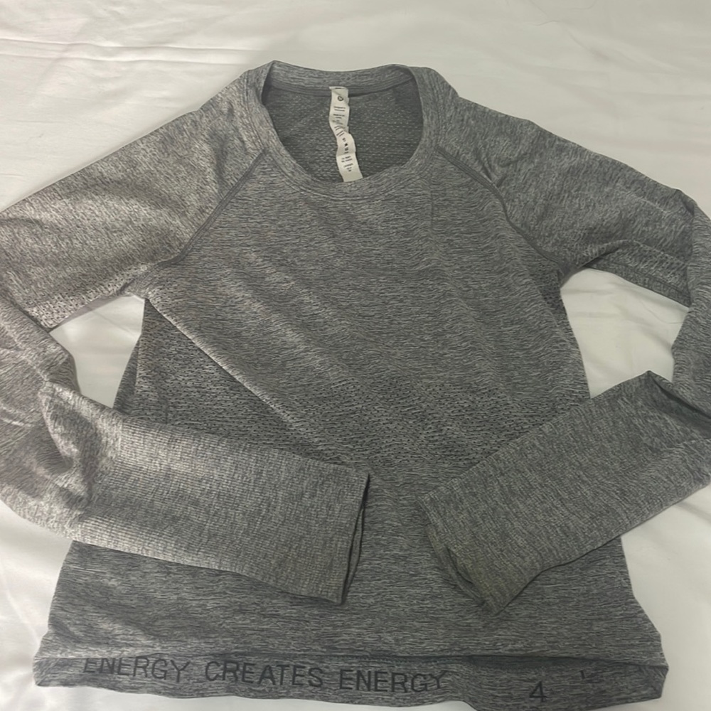 NEW lululemon swiftly tech. light grey color, size 4.